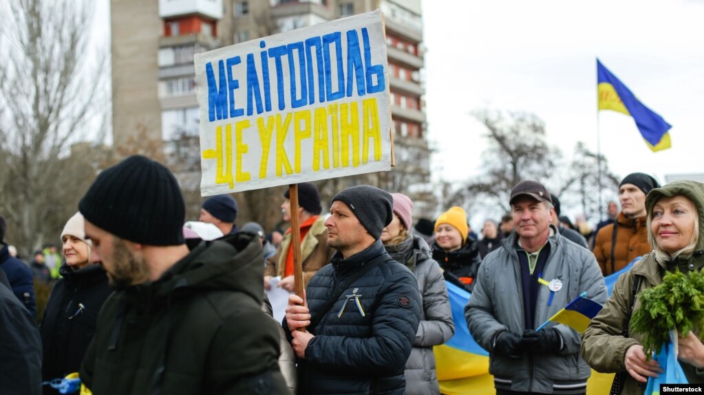 Акція протесту проти вторгнення Росії до України в захопленому російськими військовими місті Мелітополі, 7 березня 2022 року