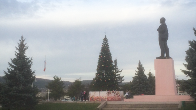 В Бахчисарае установили новогоднюю елку из Подмосковья