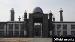 Сохтмони бузургтарин масҷид дар Душанбе идома дорад