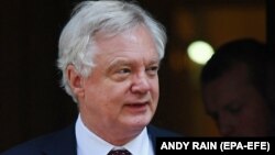 Дэвид Дэвис, Ұлыбританияның отставкаға кеткен Brexit мәселелері жөніндегі министрі.
