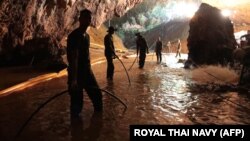 Pamje nga operacioni i shpëtimit në shpellën në Tajlandë.