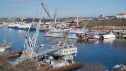 «Путин, помоги»: конфликт вокруг судостроительного завода в Севастополе
