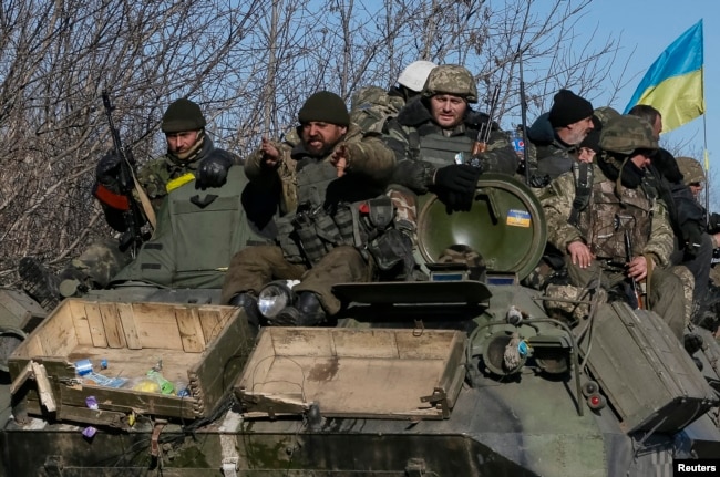 Українські військові після відступу з Дебальцева. 18 лютого 2015 року