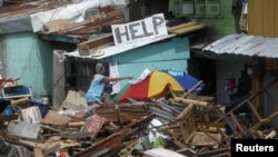 Разрушения от тайфуна в Таклобане 