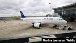 Самолет казахстанской авиакомпании Air Astana.