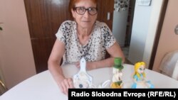 Пензионерката Живка Величковска од Куманово изработува ракотворби.