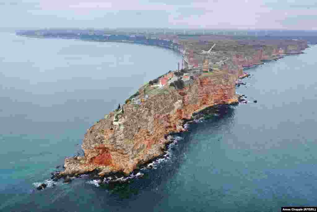 Нос Калиакра се „забива“ в Черно море. Тесният полуостров е бил населяван още през 4 век пр. н.е.
