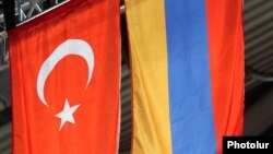 Հայաստանի և Թուրքիայի դրոշները