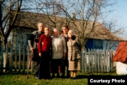 Ганна Валентинович з українською родиною в Матіївці