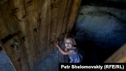 Донецьк: Рік життя під землею (фотогалерея)