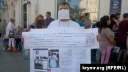 Пікет проти Развожаєва в центрі Севастополя