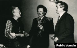 Оксана Мешко разом з членами УГГ (зліва направо): Михайло Горинь та Василь Овсієнко. Приблизно 1990 рік