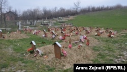 Groblje u Maloj Kruši na kojem su sahranjeni ubijeni Albanci