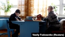 "Омма учун эълон қилинган буйруқда ўқитувчиларнинг масофадан ишлашлари бўйича кўрсатма берилган", деди расмий.
