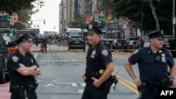 ABŞ-nyň NYPD, FBI, ATF howpsuzlyk agentlikleri partlamanyň bolan ýerinde, Manhattanyň Günbatar 23-nji köçesinde, Nýu Ýork, 18-nji sentýabr, 2016