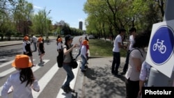 Armenia -- Earth Day 2012 marked in Yerevan. 22APR., 2012