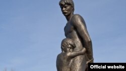 Памятник "Прощание" в Барнауле — памяти жертв сталинских репрессий. Фото с официального сайта Алтайского края. 