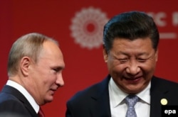 Улыбающийся Си Цзиньпин после разговора с Владимиром Путиным на саммите АТЭС в Перу. 19 ноября 2016 года