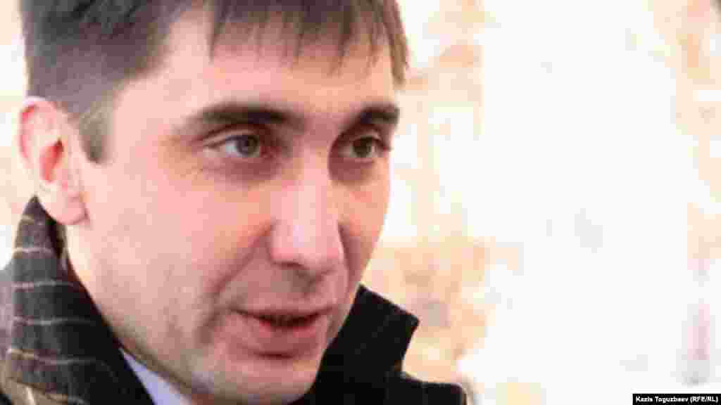 Осужденный правозащитник Вадим Курамшин сообщил на этой неделе Азаттыку, что его признали психически здоровым. Теперь его должны вернуть из тюремной больницы в тюрьму в Северо-Казахстанской области, где он протестовал против условий его содержания.
