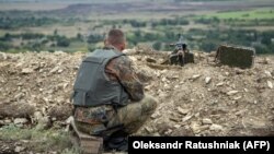 Украински војник во регионот Доњецк