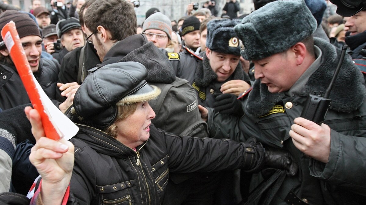 Interview: Media Lawyer Says Russia's New Laws 'Are Burying Civil Society' - Vimarsana News