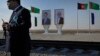 Портреты президента Туркменистана Гурбангулы Бердымухамедова (слева) и президента Афганистана Ашрафа Гани на пограничном посту Имамназар-Акина