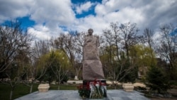 Памятник Исмаилу Гаспринскому в Симферополе