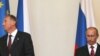 Россия и Европа с трудом находят общий язык. Премьер Владимир Путин (справа) на встрече с Миреком Тополанеком, премьером Чехии (нынешний председатель Евросоюза) 