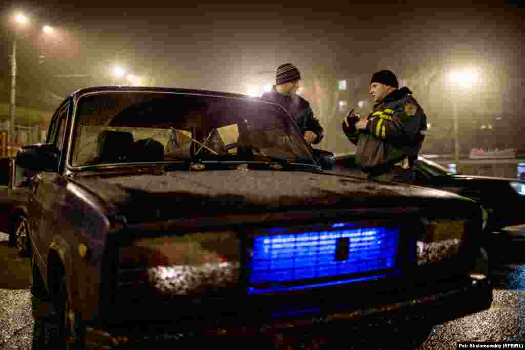 Separatist fighters inspect cars.