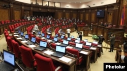 Armenia - Pro-government deputies boycott an extraordinary sitting of the National Assembly, Yerevan,15Nov,2013