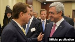 U.S. - Ed Royce (L), chairman of the House Foreign Affairs Committee, talks to Armenian President Serzh Sarkisian during a reception on Capitol Hill, Washington, 30Sep2015.