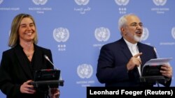جواد ظریف وزیر خارجهء ایران و و فدریاکا موغرینی رییس پالیسی خارجی اتحادیهء اروپا در کنفرانس خبری در ویانا 