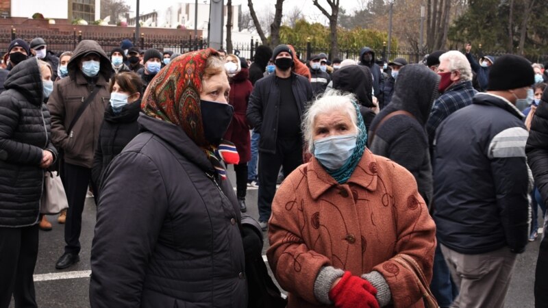 Protest împotriva inițiativei de a trece SIS din subordinea președintelui în cea a Parlamentului