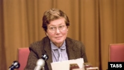 In later years, Peters talked about her ambivalent feelings toward Russia and her adopted country.