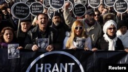 Turkey - Friends of slain Turkish-Armenian journalist Hrant Dink march with placards that read: "This case won't end this way" during a demonstration near a courthouse in Istanbul, 17Jan2012.