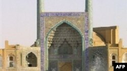اصفهان به دلیل آثار تاریخی و گردشگری خود از نقاط مورد توجه گردشگران خارجی است.