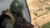 سرباز یمنی در حال گشت‌زنی