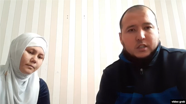 Активист и блогер из Мангистауской области Жамбыл Кобейсинов с женой Дильбар Бегжановой.