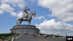 Памятник Чингисхану в 54 километрах от Улан-Батора. Иллюстративное фото.
