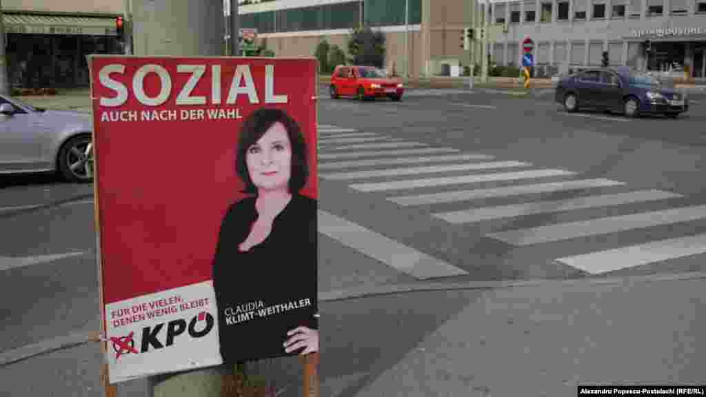 Austriecii tot au un partid comunist (KPÖ). Unul dintre candidații înscriși în listele electorale ale partidului promite &bdquo;Protecție socială și după alegeri. Pentru cei mulți cărora le rămîne puțin.&rdquo;