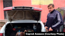 Сергей Акимов у своего автомобиля, 29 декабря 2019 года