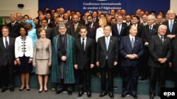 A family photo of participants at an international donors' conference for Afghanistan that took place in Paris in June 2008