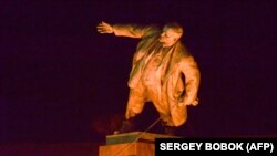 Снос памятника Ленину в Харькове. 2014 год.