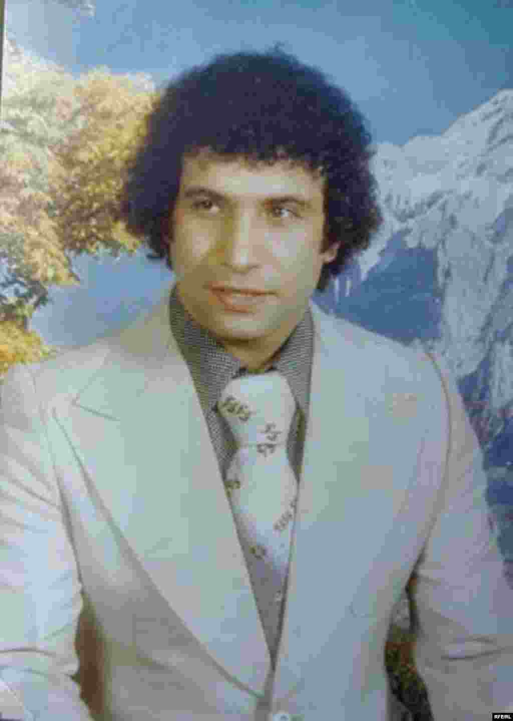 Iran -- Javad Yassari, Iranian singer based on Dubai, Undated