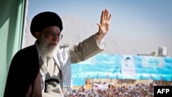Аятолла Хаменеи на одном из митингов в Иране