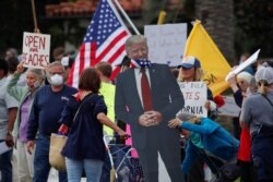 Жағажайлардың жабылуына қарсылық білдірген тұрғындар акциясы. Калифорния штаты, 19 сәуір 2020 жыл.