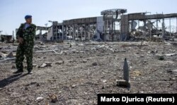 Зруйнована будівля Міжнародного аеропорту «Луганськ», 14 вересня 2014 року