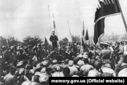 Промова матроса-українця, делегата Балтійського флоту, на Історичному бульварі в Севастополі. 1917 рік