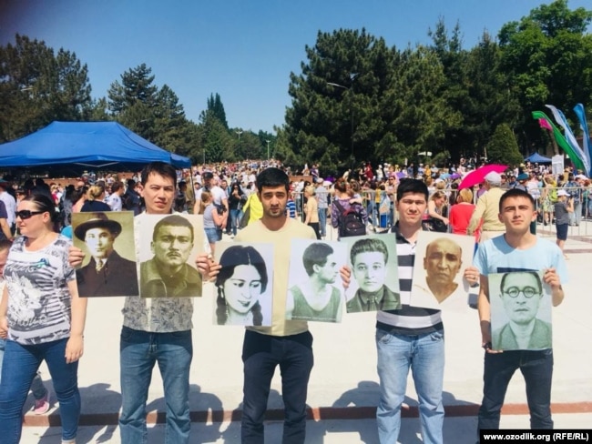 "Биродарлик қабристони"да совет қатағони қурбонлари ҳам эсланди.