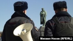 Сотрудники полиции на Пушкинской площади в Москве